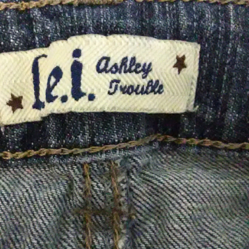 FINAL PRICE DROP!! l.e.i. Ashley trouble jeans - Picture 2 of 7